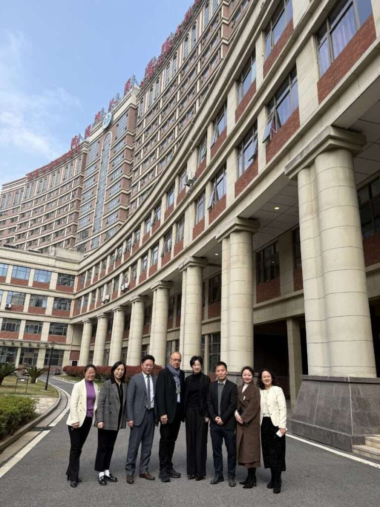 Akademische Besuche an Universitäten und Krankenhäusern in China 