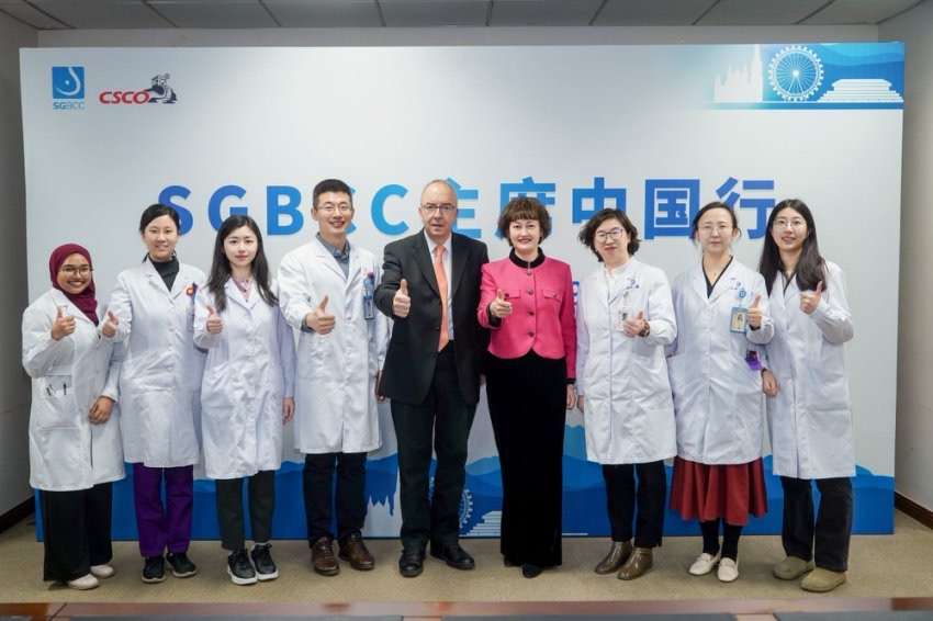 Patientinnenberatung und neuerliche Ehrung in China